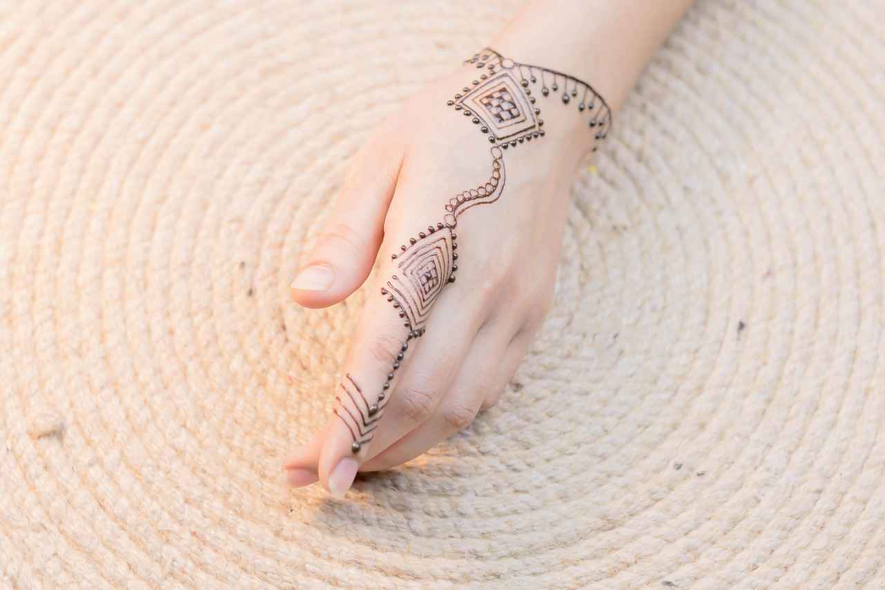 What Is Henna and How Does It Work?