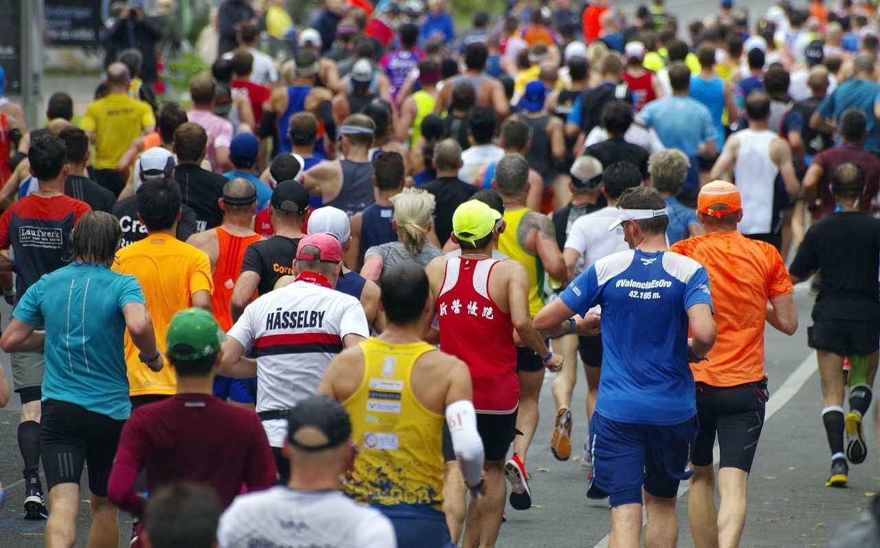 What is the Average Time to Complete a 100-Mile Race?