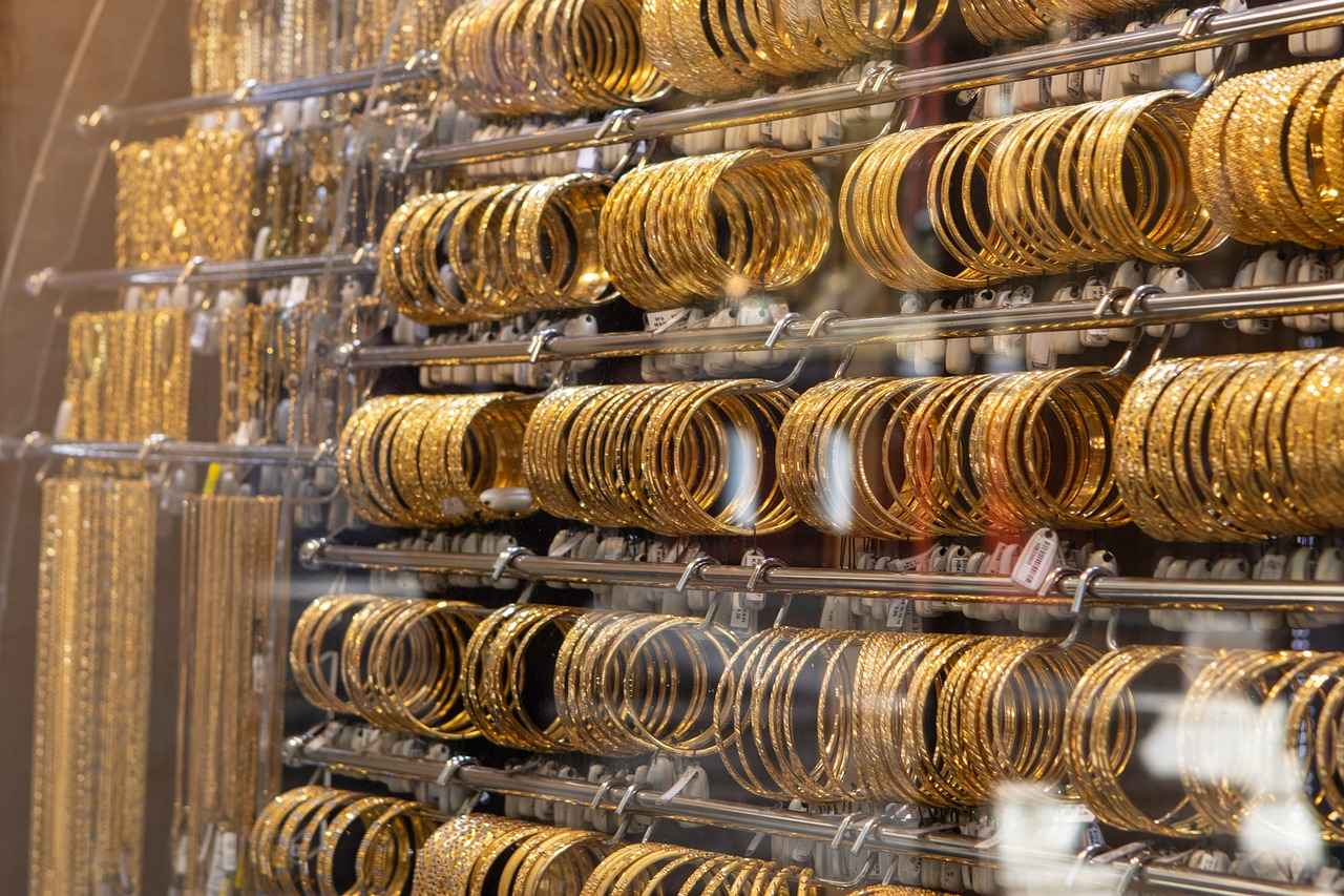 What Factors Determine the Value of an Old Gold Chain?