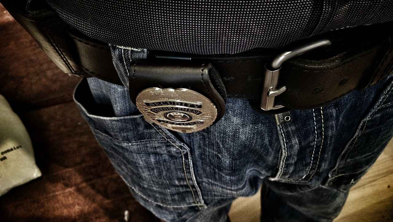 How to Attach a Belt Buckle: A Simple Guide 2 How Do You Attach a Prong Buckle?