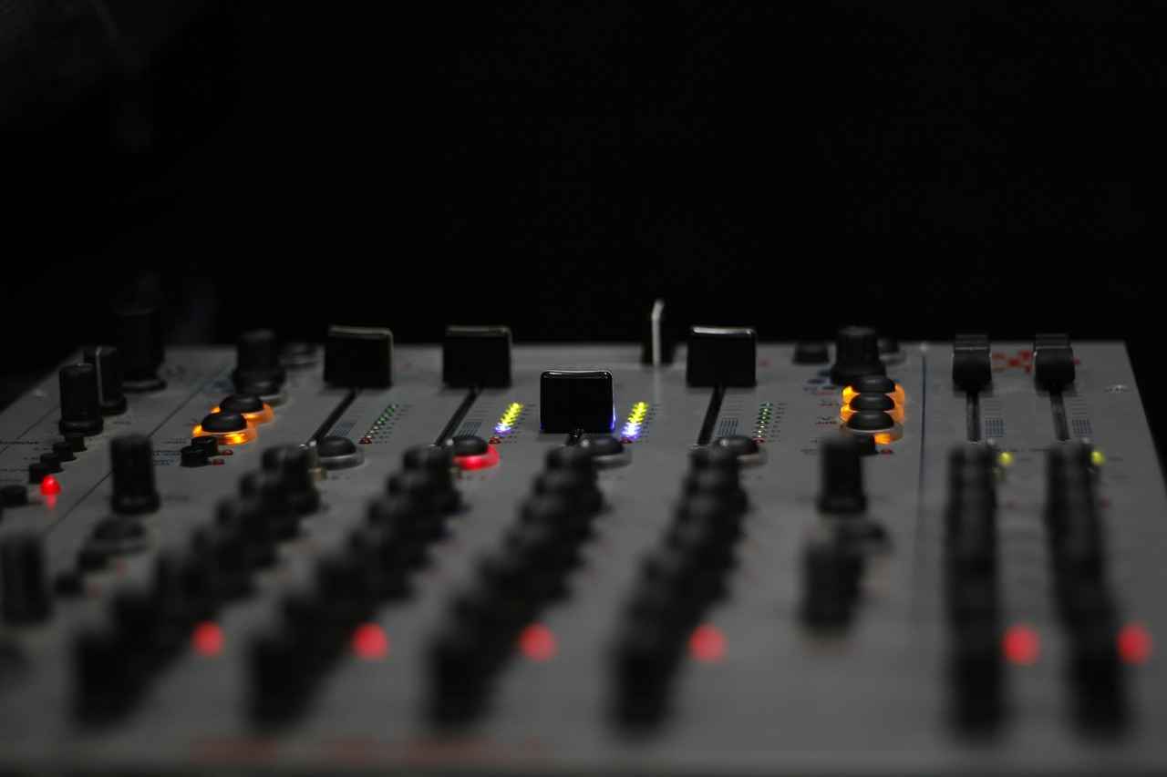 How to Frame Vinyl Covers: Step-by-Step Instructions 1 What Materials Do You Need for Framing Vinyl Covers?