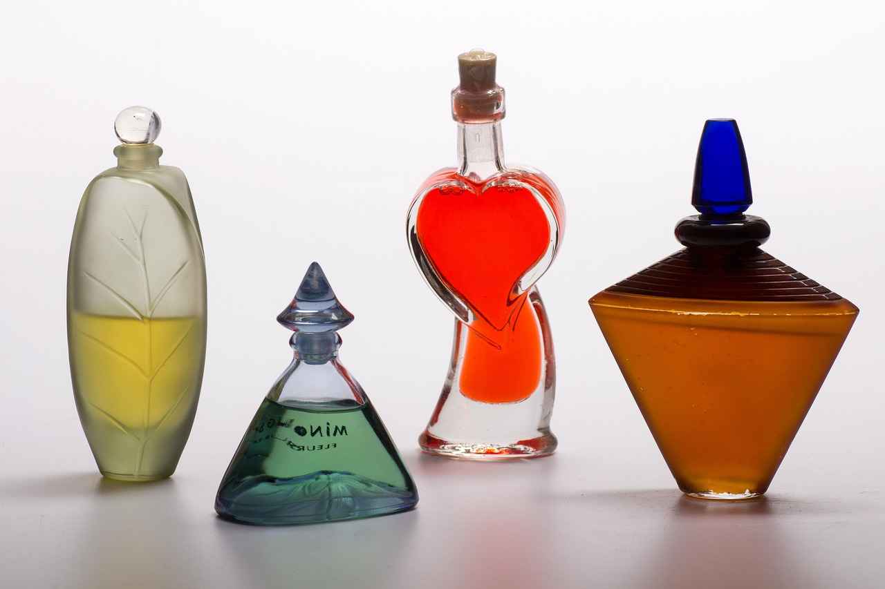 How to Open a Perfume Bottle: Quick and Easy Methods 1 Understanding Different Types of Perfume Bottle Closures