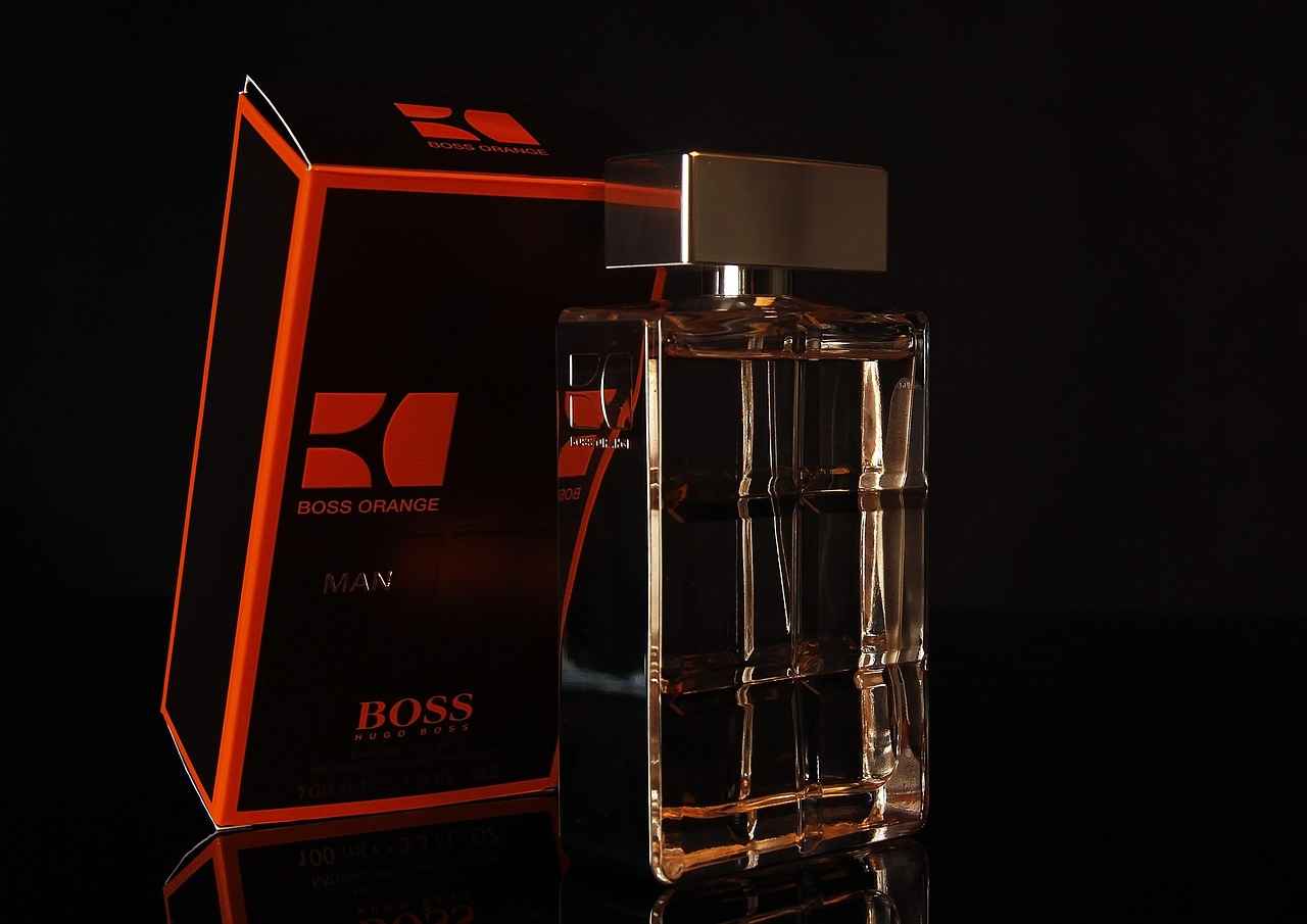 How to Open a Perfume Bottle: Quick and Easy Methods 4 How to Open a Corked Perfume Bottle