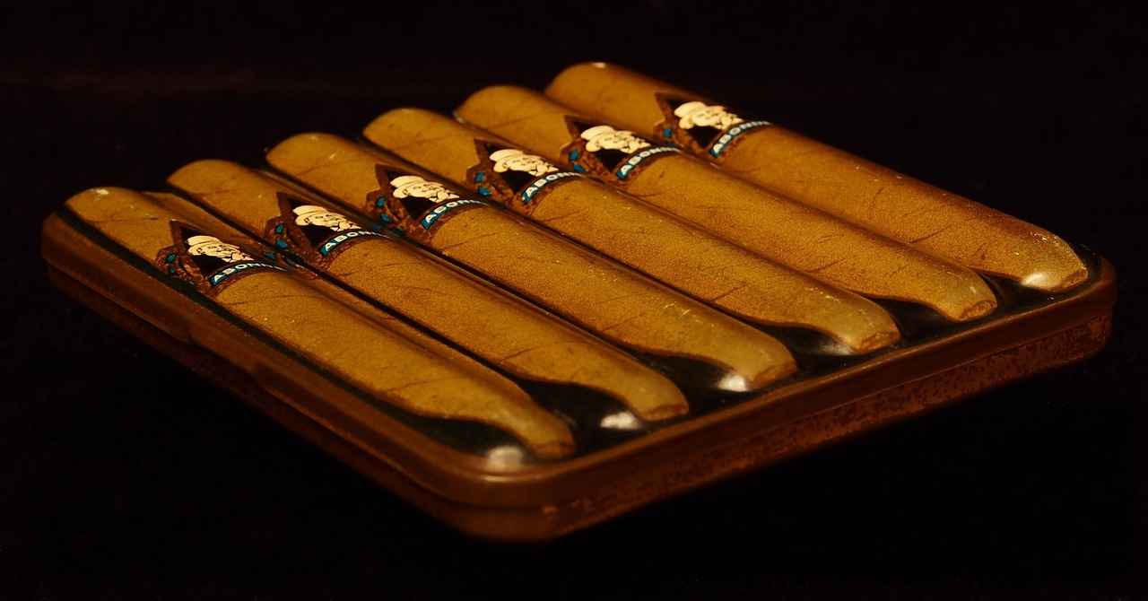 How to Put Out a Cigar: The Best Ways to Extinguish Without Waste 5 What Are Common Mistakes When Putting Out a Cigar?