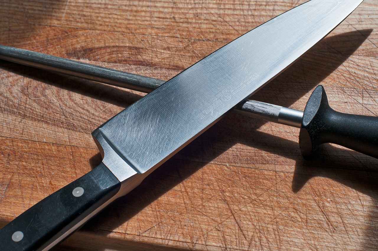 How to Sharpen a Straight Razor: A Comprehensive Guide for Beginners 4 What Common Mistakes Should You Avoid?