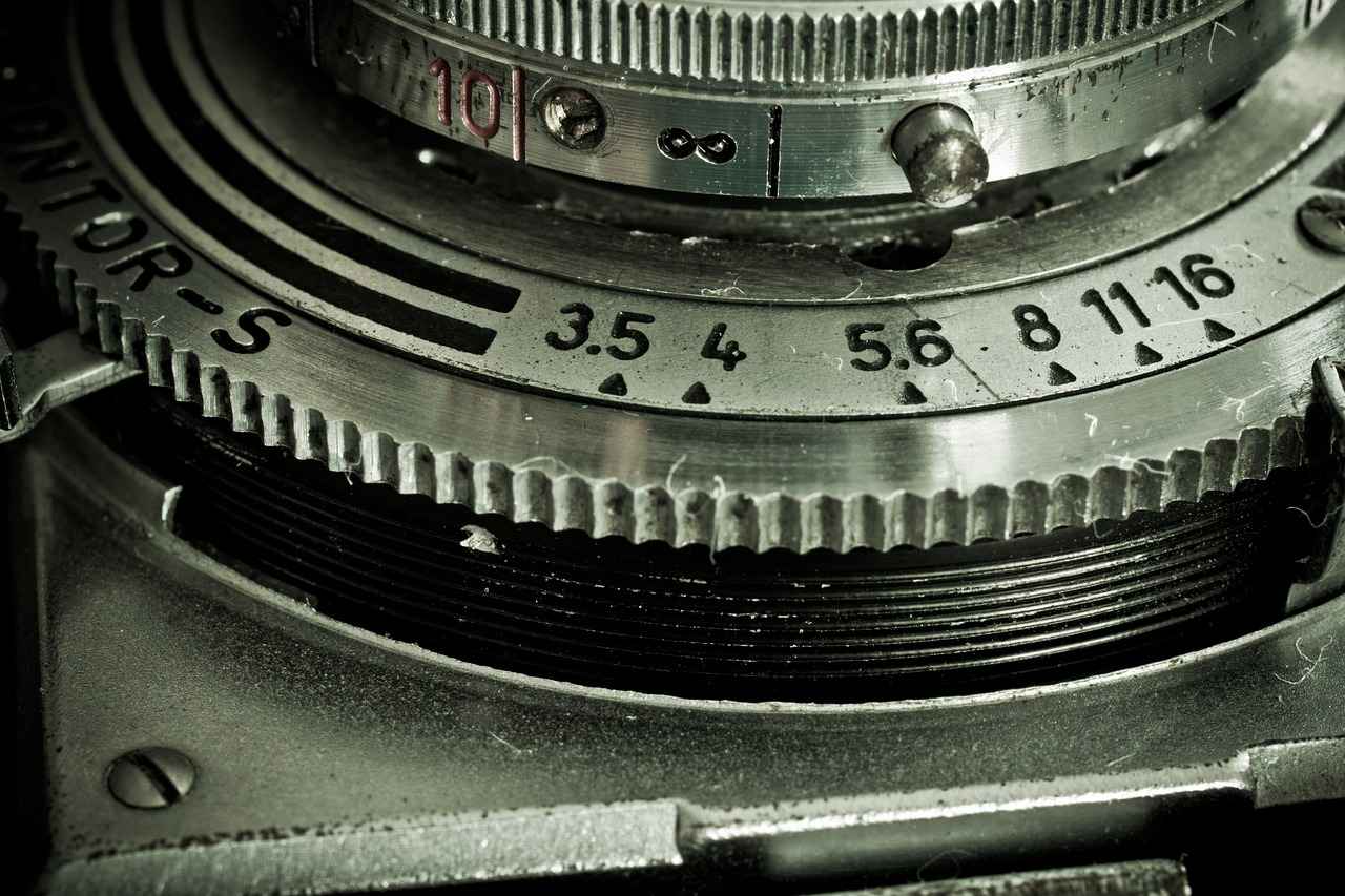 How to Set Up Flash on Minolta XGA?